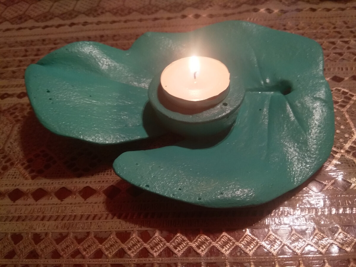 Почему то тонировать другими красками не захотелось, фото не передает нежный мятный цвет...