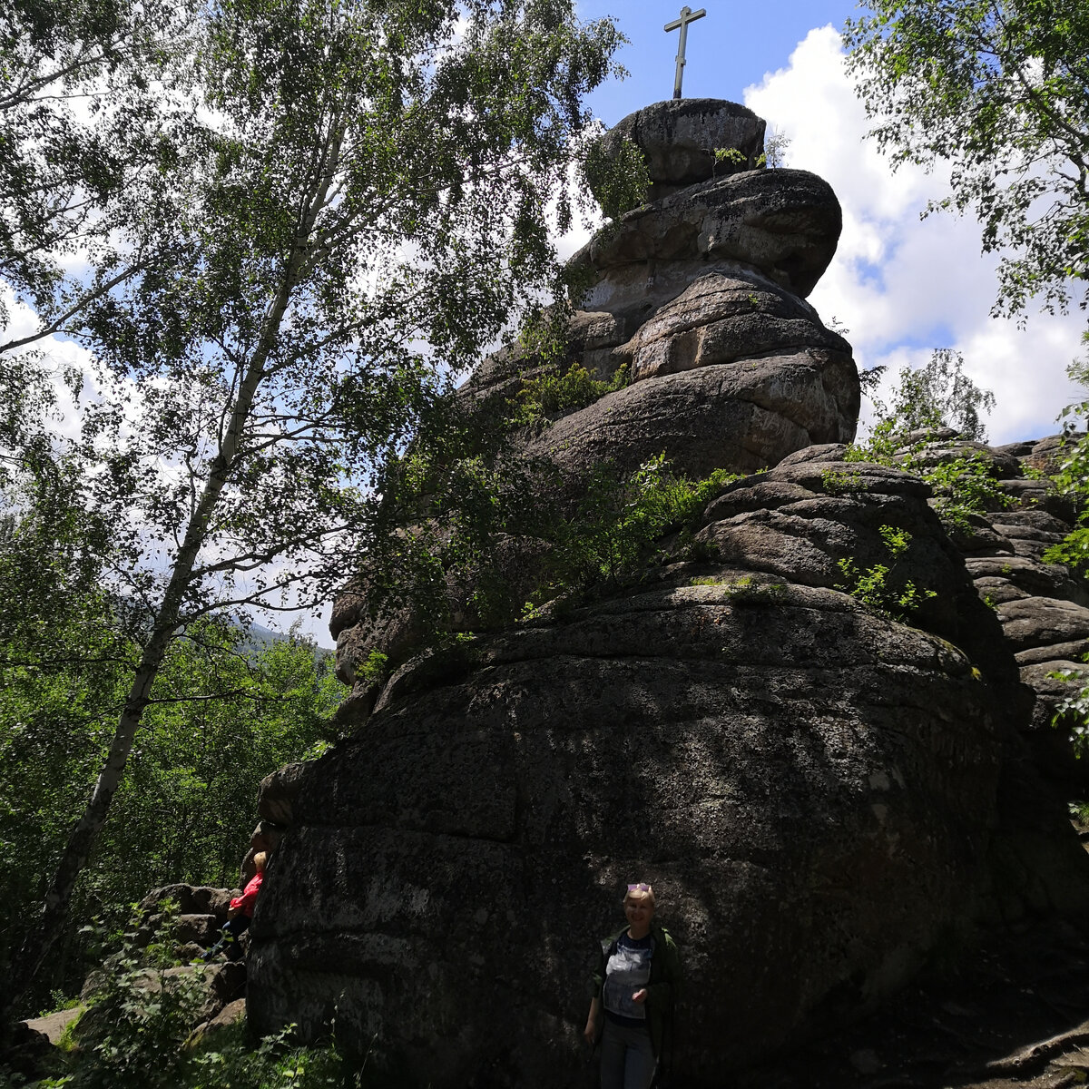 Гора церковка в белокурихе фото