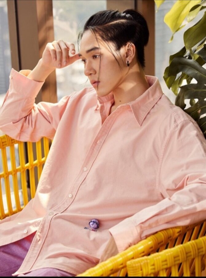 Актер и модель Нани Хиранкит Чанкам родился в северной провинции Тайваня 30 октября 1997 года.  Нани 24 года. Есть родители и младшая сестра. Образование Университет Рамкамхенг  факультет политология.  Рост 180 см/вес 65 кг. 