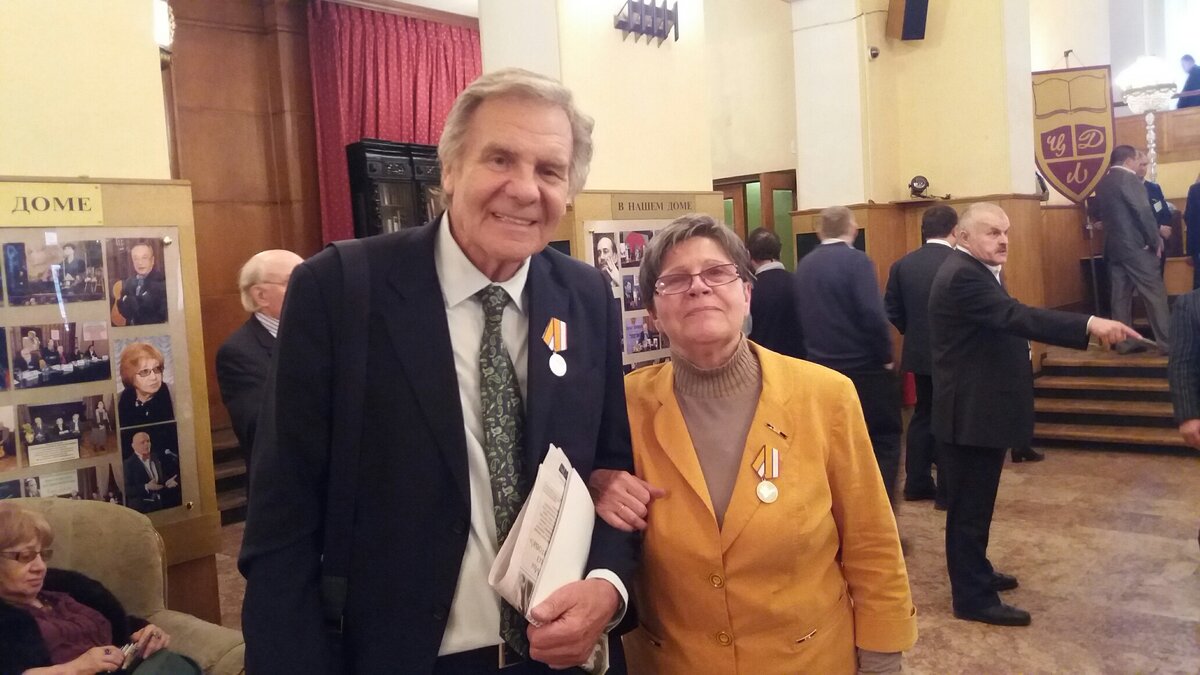 Награждены медалью за Крым -А. Бобров и Т. Воронина (Севастополь)