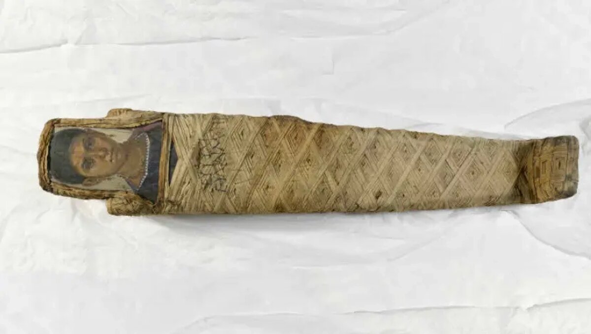 Женская мумия с портретом. Антинополь, Египет, II в.н.э. Лувр, Париж