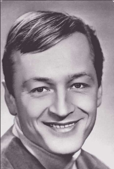 Михаил Ножкин в молодости
