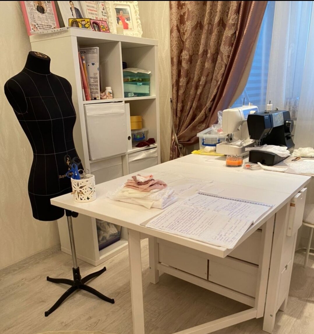 Рабочее место, ждёт пока мама найдёт время для себя 