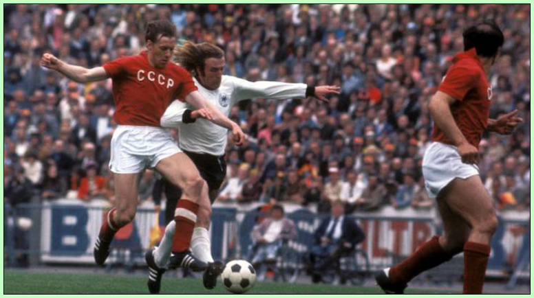 Гюнтер Нетцер в финале Евро - 1972 против сборной Советского Союза