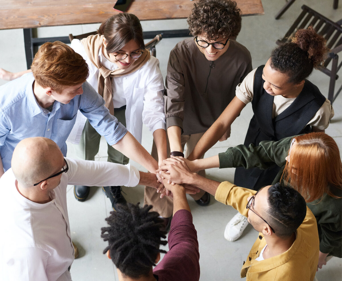 Работа в группах видео. Комбинированное собеседование. Класс с учениками. Групповая работа студентов. Работа в группах видео.