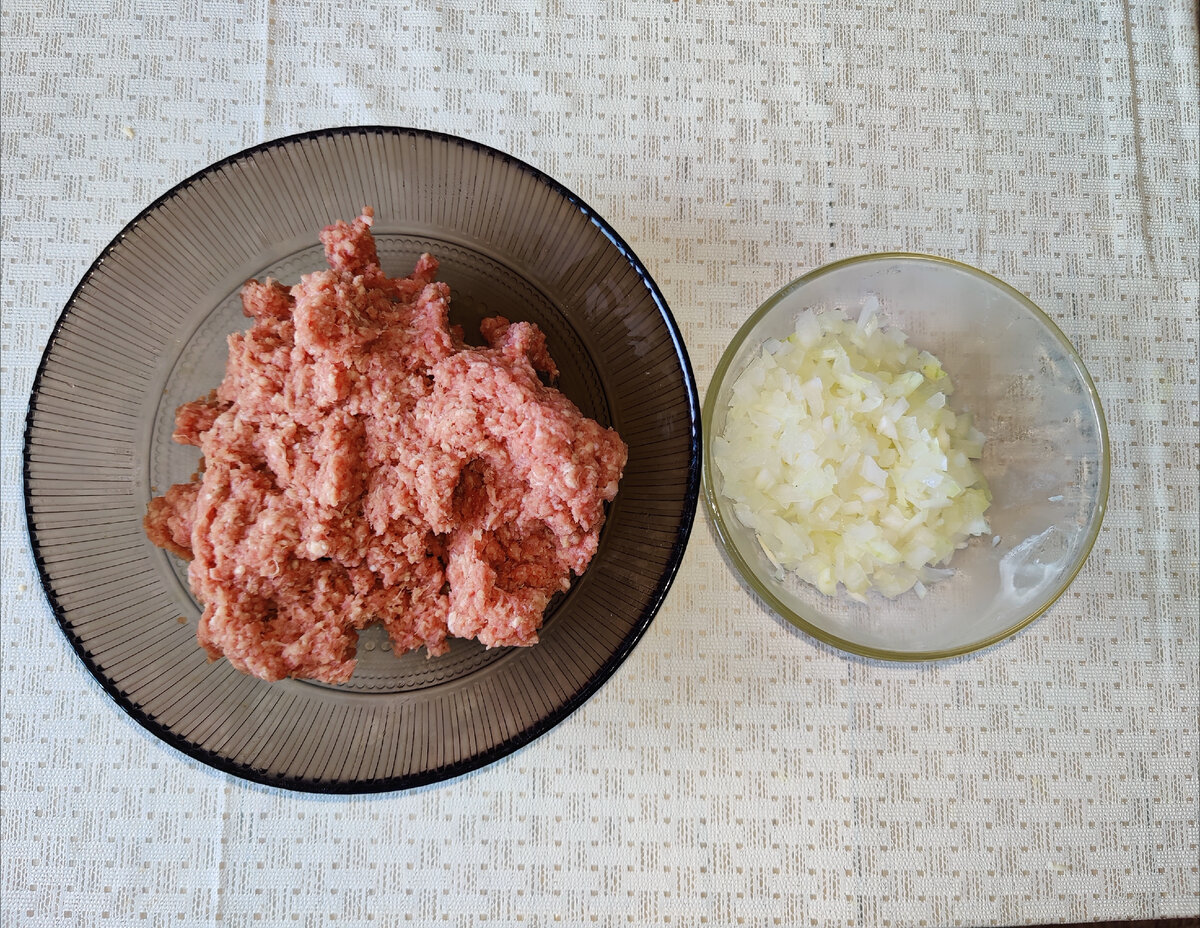 Мясные бризоли или яично-сырные блинчики с начинкой из фарша и соленого  огурца. Простой рецепт на сковороде | ГАЛЯ, ПРИГОТОВЬ! | Дзен