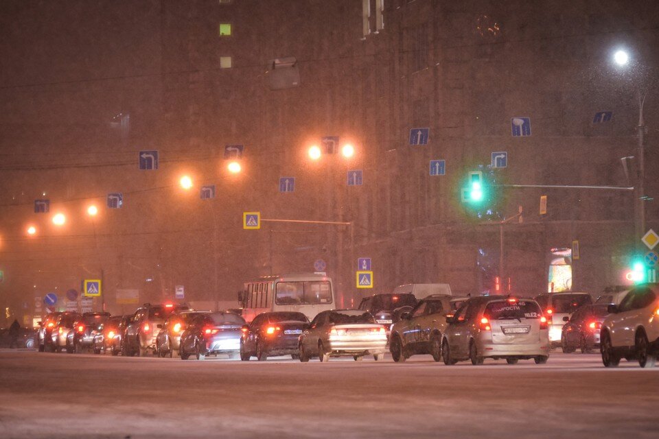     Новосибирск сковали аварии и пробки утром 2 декабря. Алена МАРТЫНОВА, КП-Новосибирск