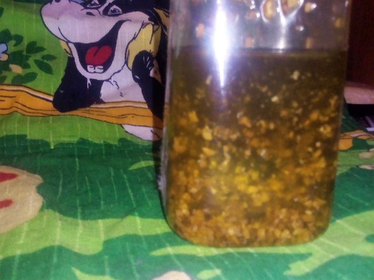 Немного  изрубила в крошку, залила подогретым оливковым маслом - настаивается, фото Val cow 