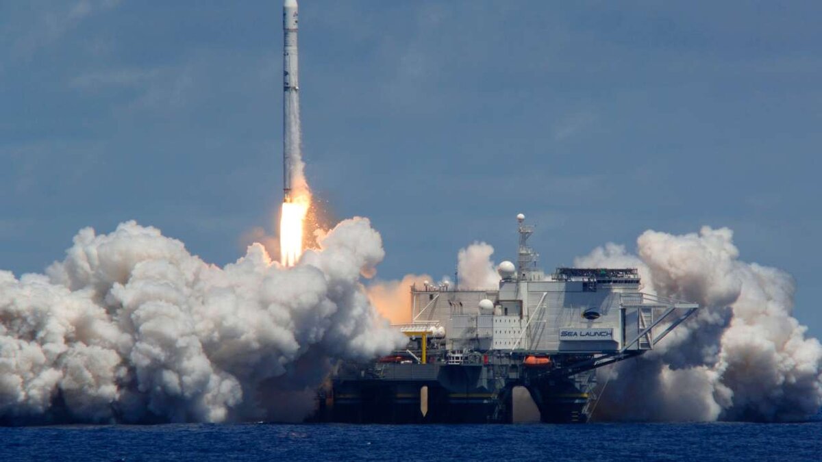    «Роскосмос» и компания S7 Space обсуждают возможность передачи плавучего космодрома «Морской старт» (Sea Launch) государству для проведения восстановительных работ.