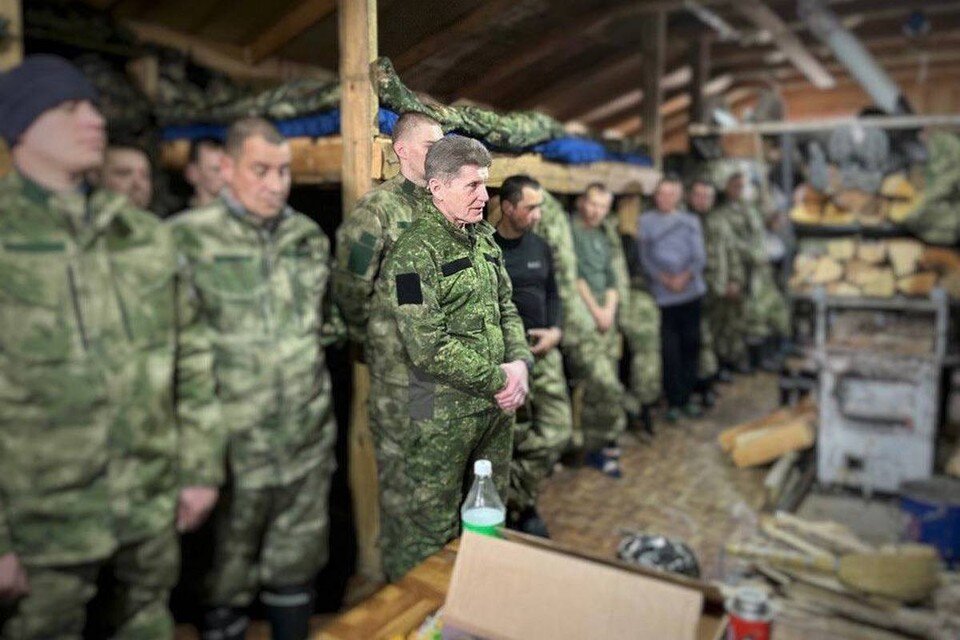    Олег Кожемяко оценил быт военных на полигоне.  Игорь НОВИКОВ/правительство Приморского края