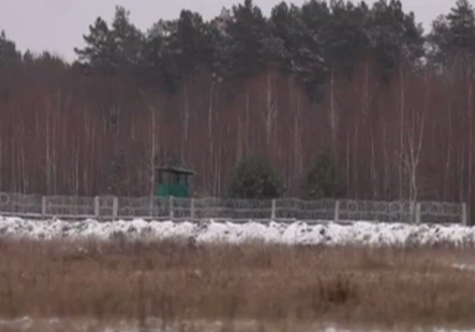     С украинской стороны возводят забор. Фото: кадр видео СТВ