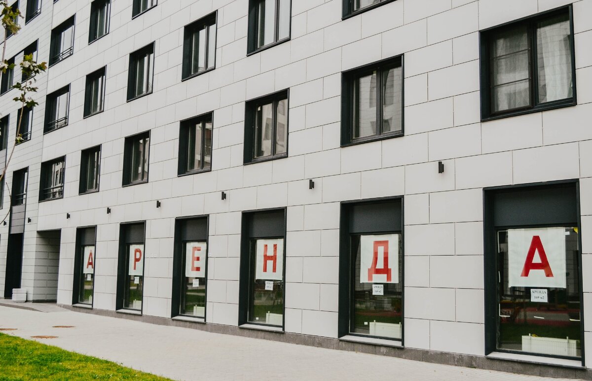 Стрит-ритейл в ЖК "Царская Столица". Фото автора