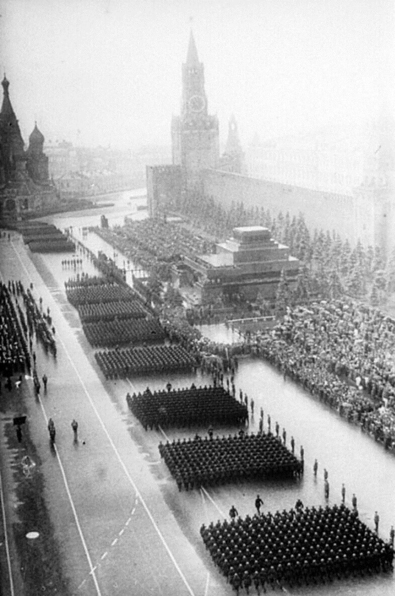 Парад 1941 1945. Первый парад Победы 24 июня 1945 года. Красная площадь Москва парад Победы 1945. Мавзолей Ленина парад Победы 1945. 9 Мая 1945 Москва парад Победы.