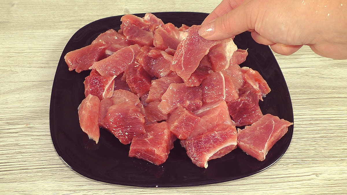 "Мясо по-Кремлевски" оно получается нежнее, чем тушёнка (его можно "губами" есть)