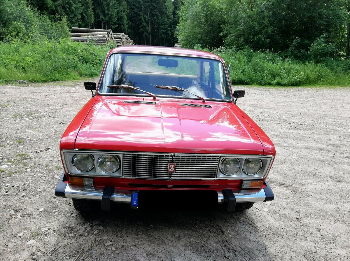 ВАЗ-2106 стал самым массовым автомобилем в истории завода. Было выпущено около 4,3 млн автомобилей. 