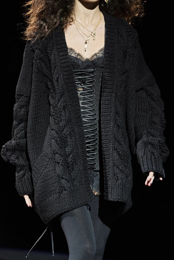 Кардиган крупной фигурной вязки. Показ Дольче Габбана осень 2020 г.