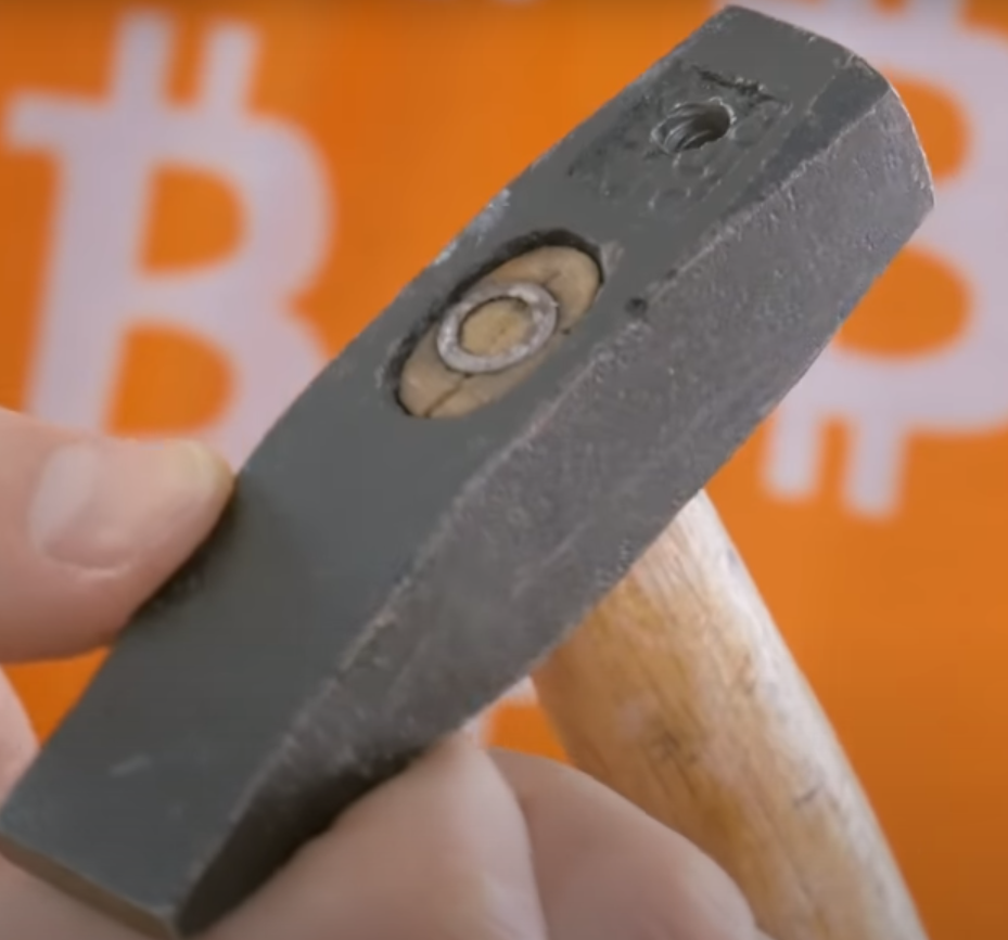 Отверстие не должно быть слишком большим, чтобы боек смог выдерживать ударную нагрузку.