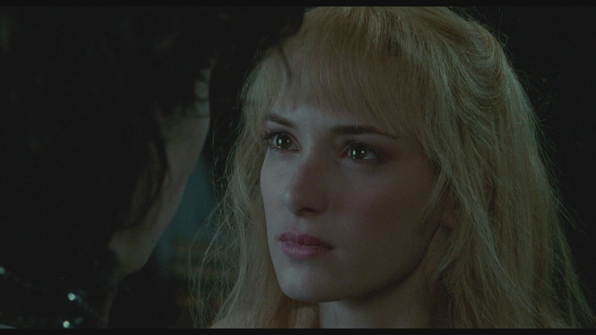 Вайнона Райдер в фильме "Эдвард руки-ножницы"