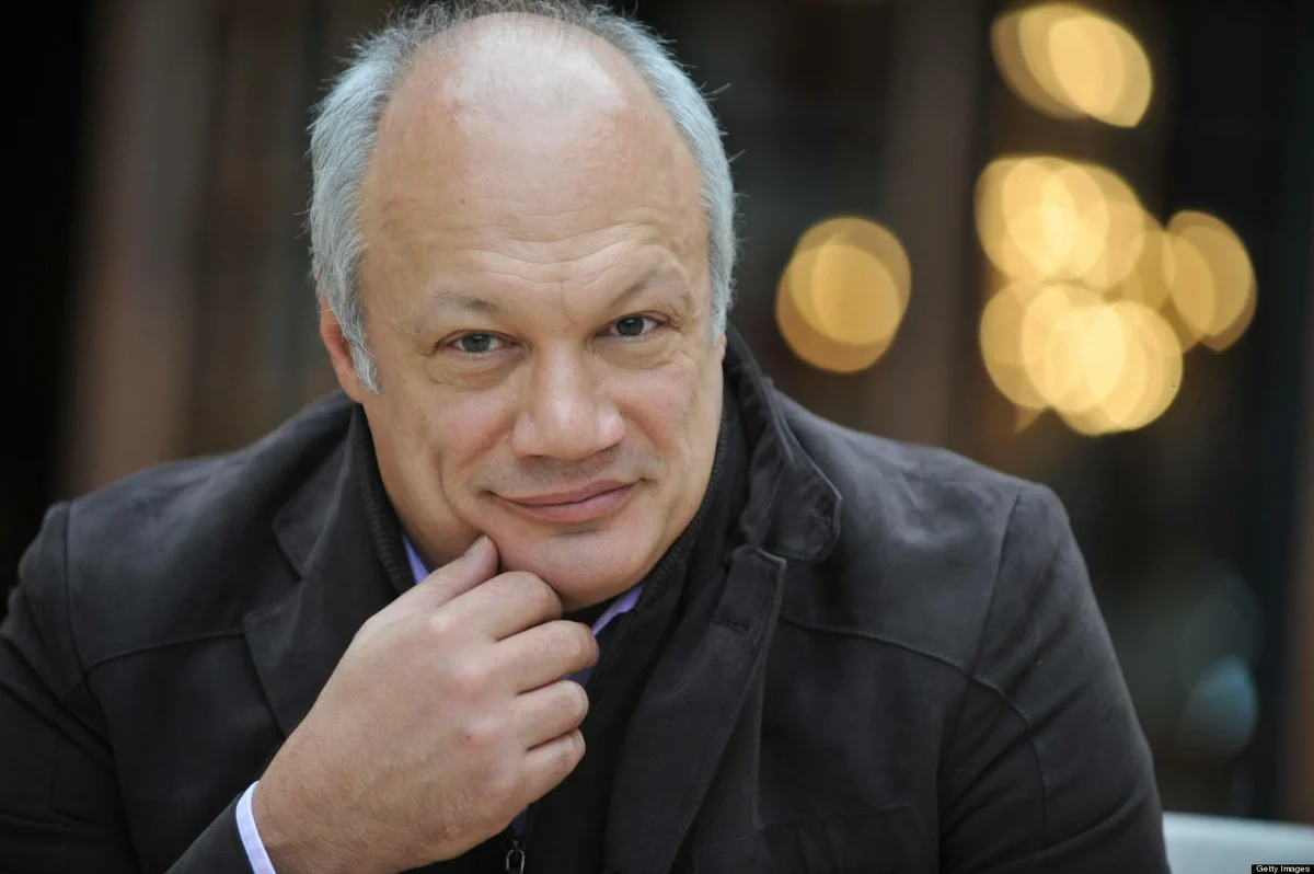 Эрик-Эмманюэль Шмитт. Первый роман написал в одиннадцать лет. Первую пьесу - в шестнадцать.