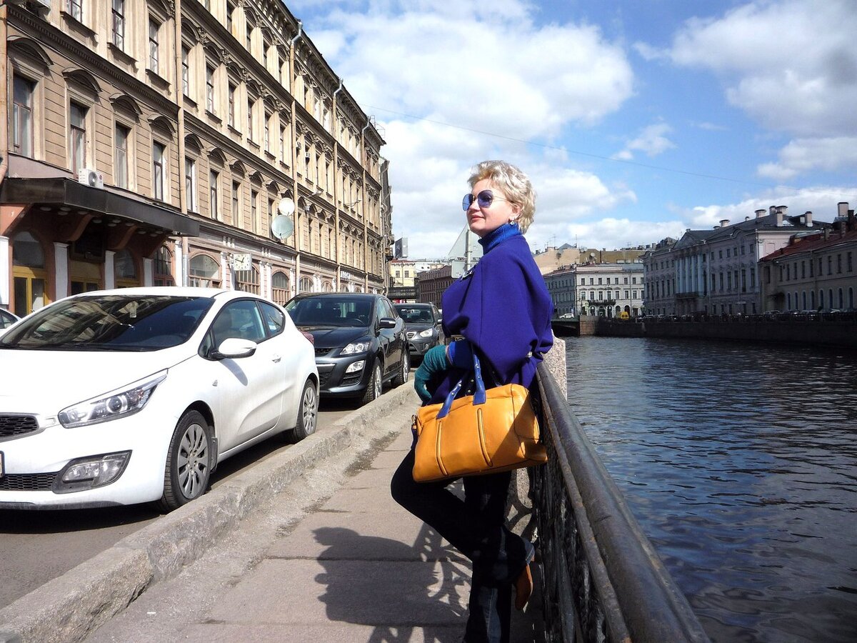 Сумка Colours & Beauty 1000 рублей (2012 год), перчатки того же бренда 600, водолазка InCity 1100, кейп сшила сама (обошелся в 650).