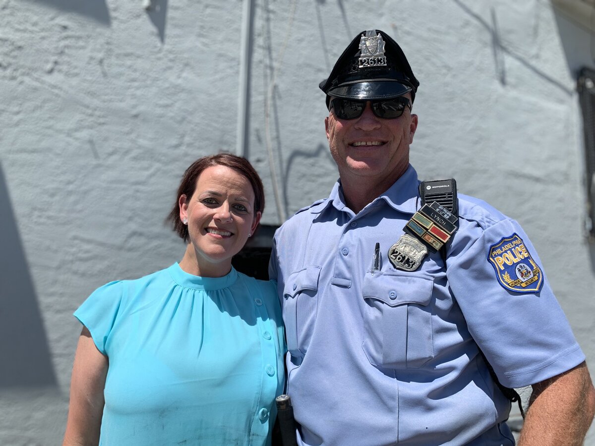 Ее племянница и офицер Линч