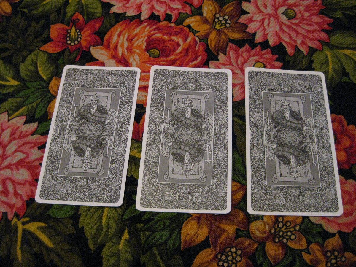 Карты таро указывают на манипулятора. Таро эфир. Карты таро уэйта расклады и толкование. Выбери карту таро. Карты двора таро.