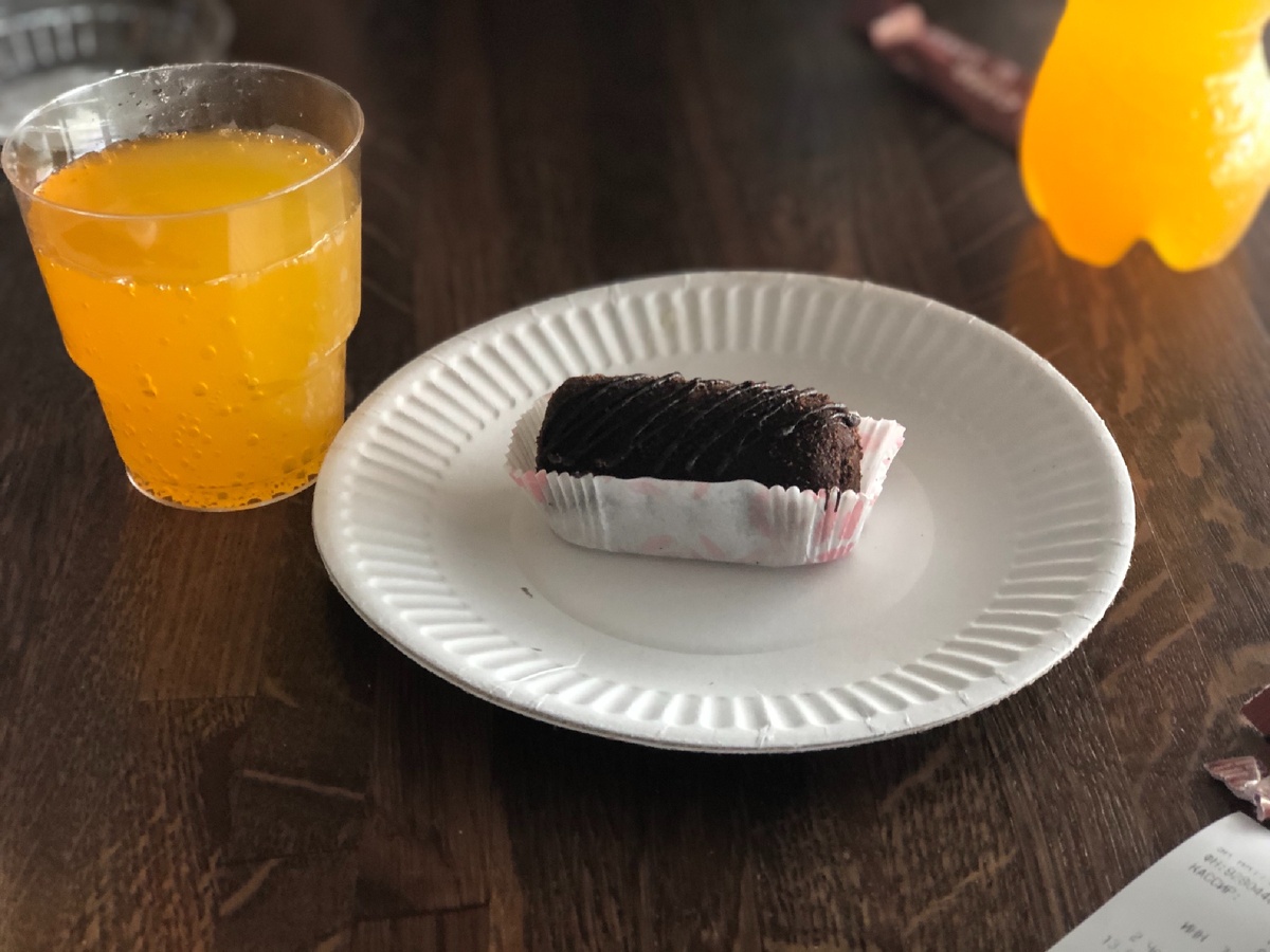 Пирожные вкусные, но вчерашние