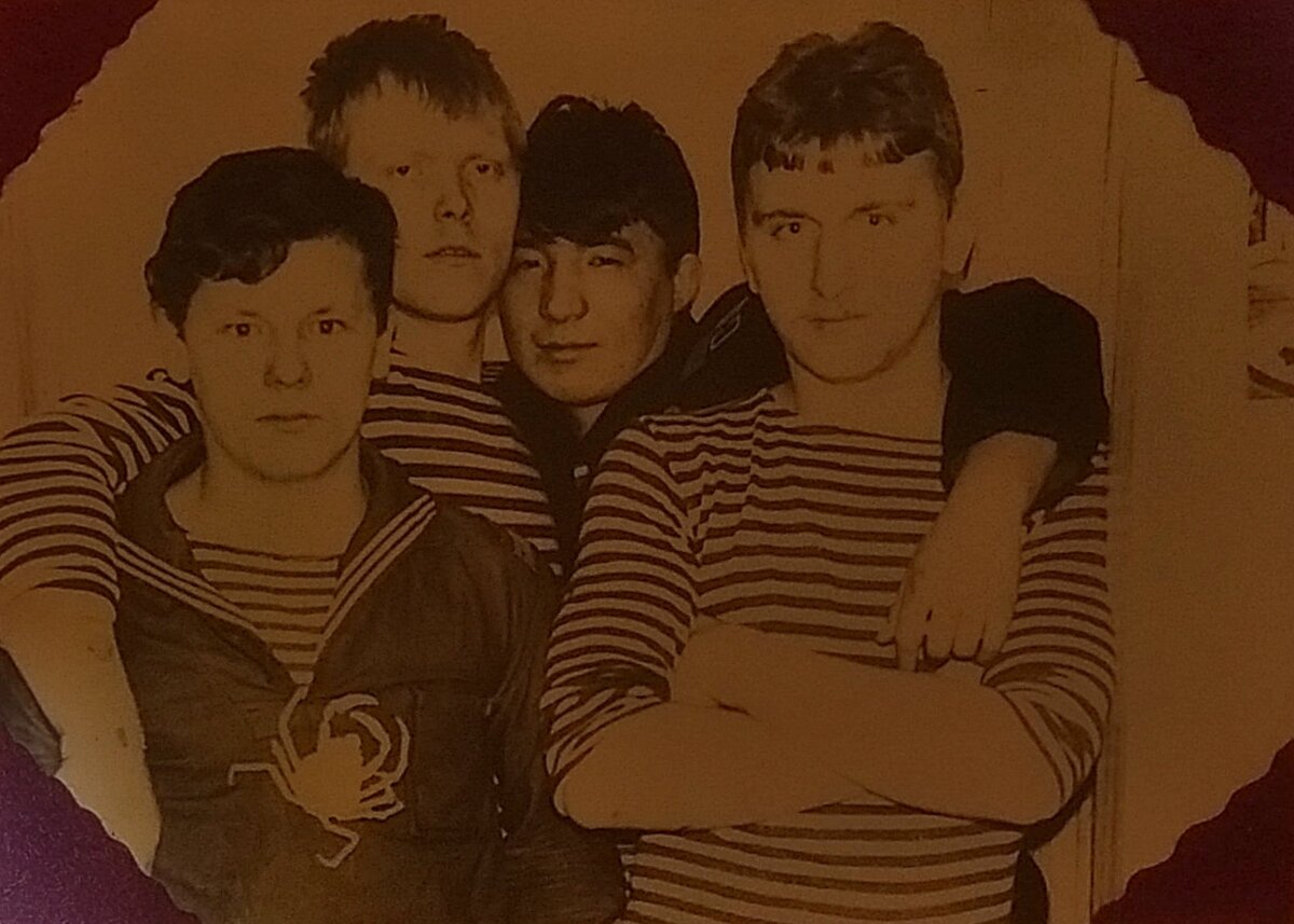 И кто же из них старослужащий?