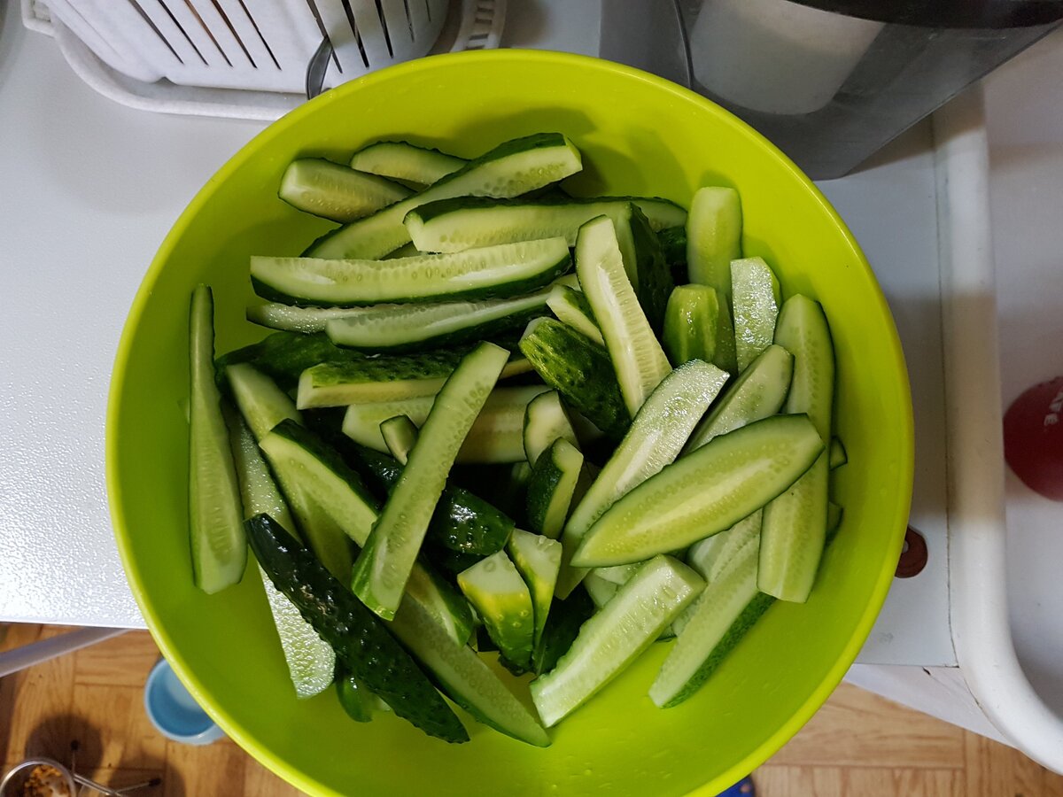 нарезанные огурцы. фото автора