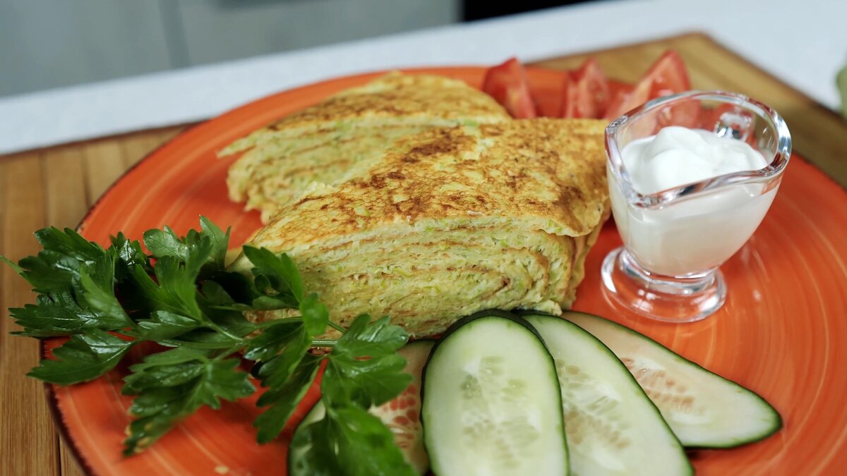 Вкусный и полезный завтрак; Рулет-омлет из кабачков; Фото автора статьи;