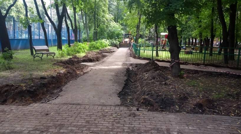 Благоустройство во дворе дома. Фото: Facebook / Михаил Меньшиков