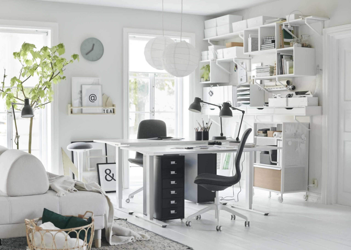 Организованных рабочих мест. Стол ikea СКАРСТА. Ikea Home Office Design. Икеа компьютерный стол СКАРСТА. Рабочее место.