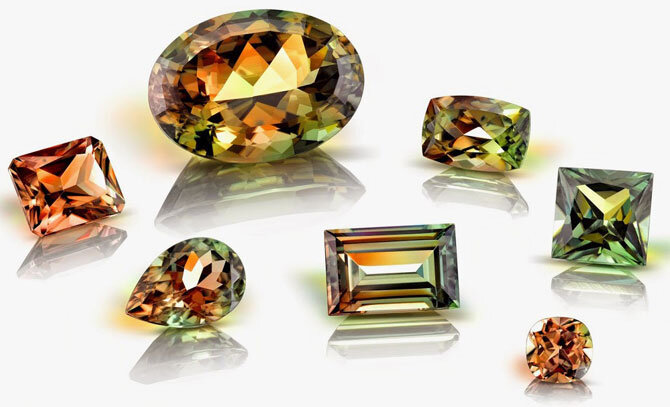 Султанит меняет свой цвет в зависимости от освещения