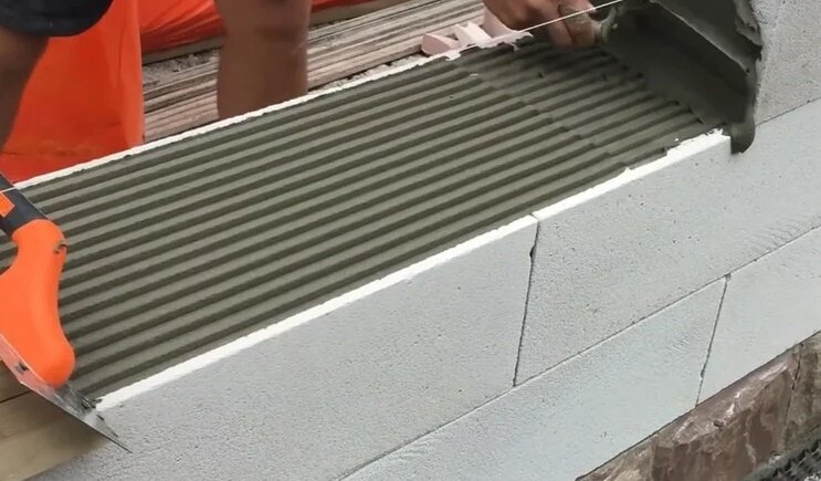 Укладка на клеевую смесь газоблока