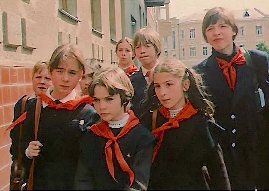 Алиса Селезнева 1984. Алиса Селезнева 1985.