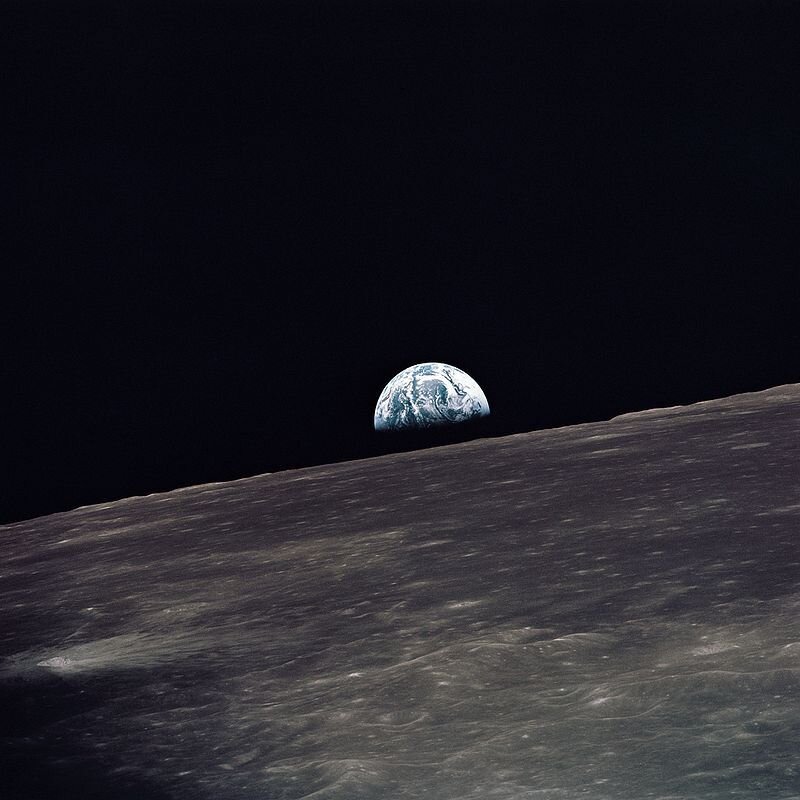 Восход Земли над лунным горизонтом, сфотографировано экипажем "Аполлона-10". Источник изображения: сайт pikabu.ru