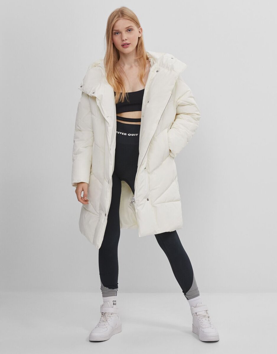 bershka.com - 2 999 рублей (вместо 5 999)
