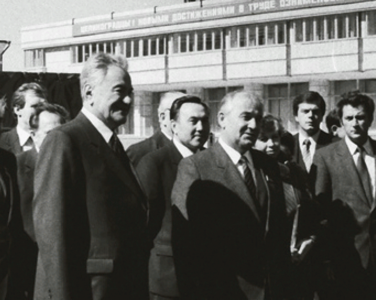 Горбачева н м. Горбачев и Кунаев. Целиноград 1985. Кунаев ЦК КПСС. Конаев Казахстан.