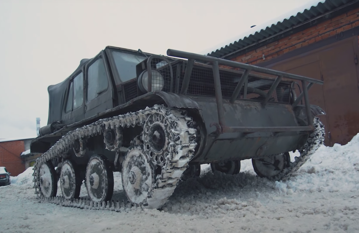 Уаз-469 на базе танка. Фото с Ютуб канала "Мастерская синдиката".