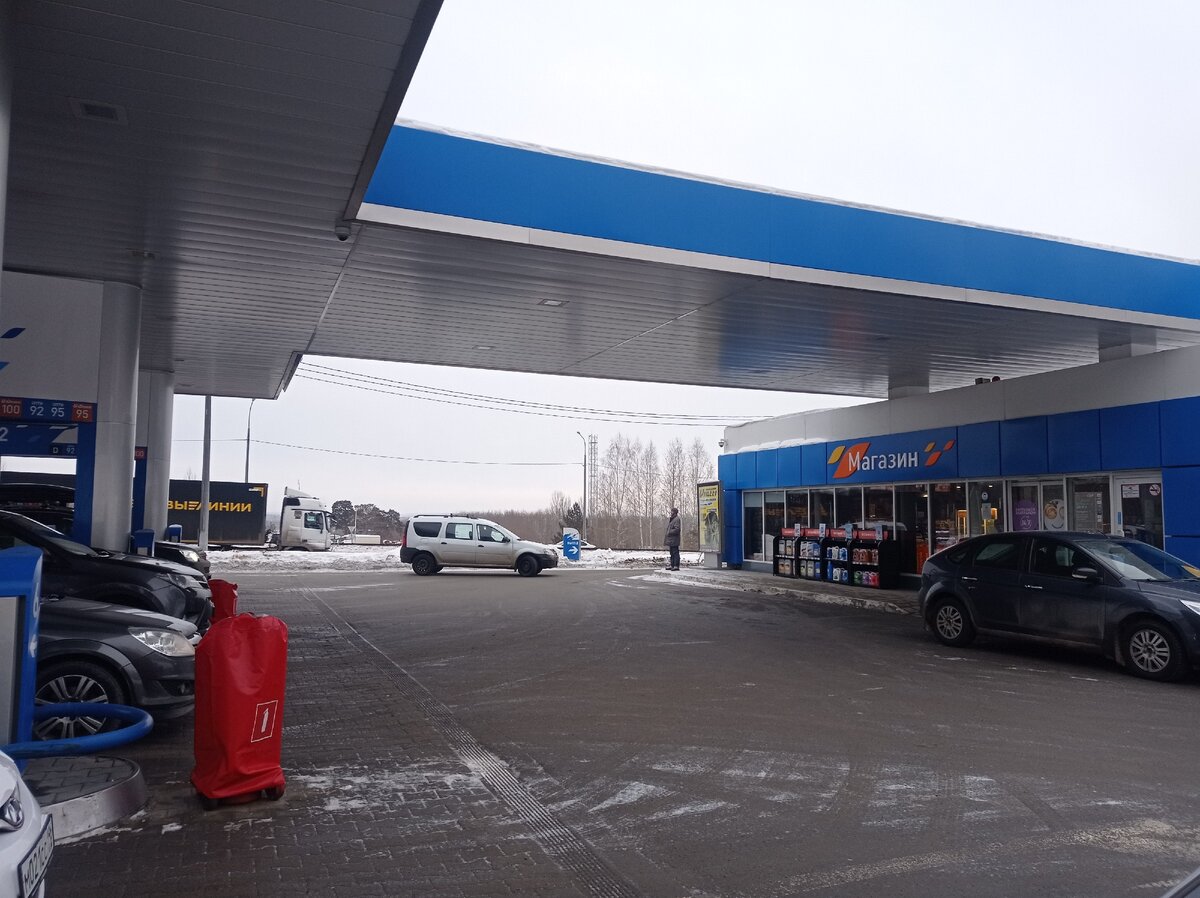 АЗС Газпромнефть на выезде из Екатеринбурга