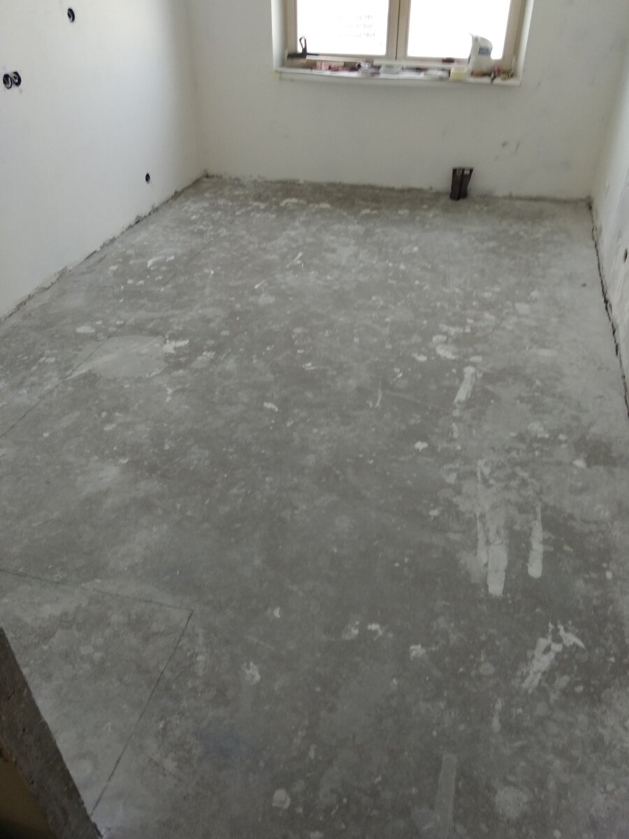 Слева пол расчертил под будущую мебель