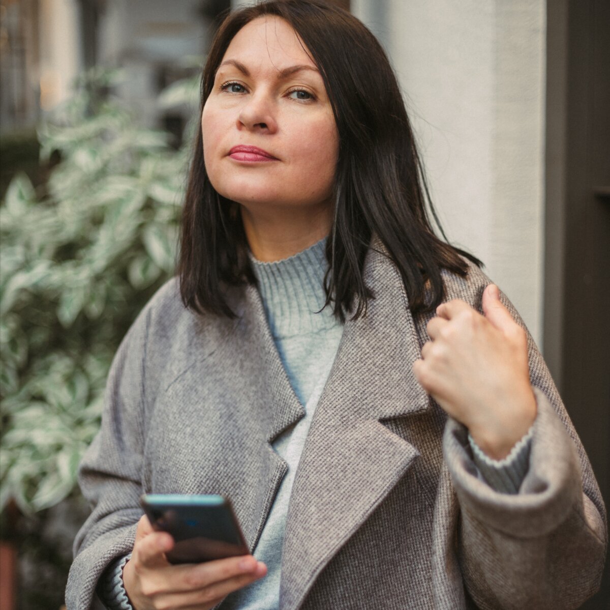 Выбираю  одного из двух.