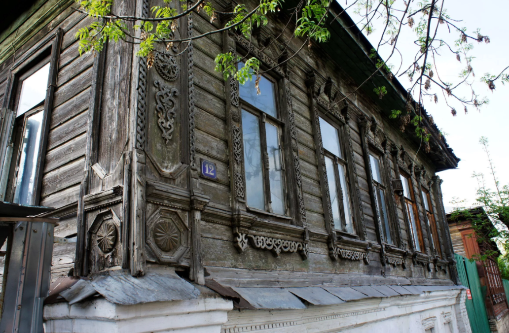 Дома в туле в центральном районе. Памятники деревянного зодчества Тулы. Исторические здания Тула. Старинные деревянные здания в Туле. Деревянная архитектура Тулы.