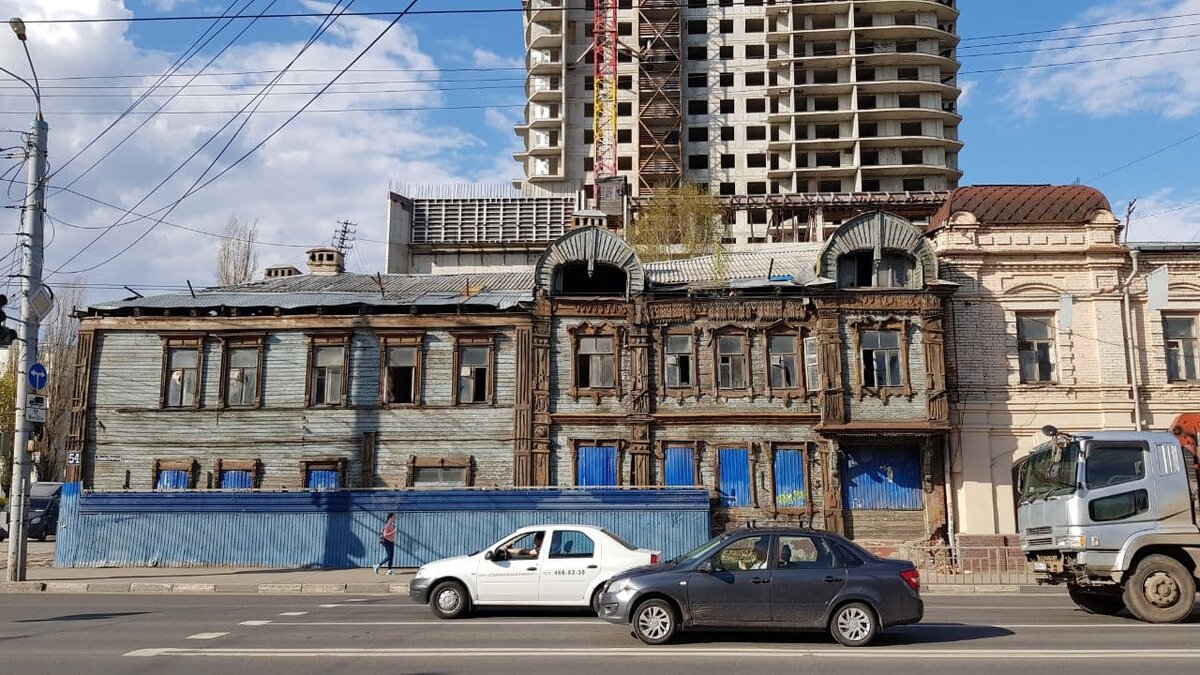 Дом 54 по улице Большой Печерской. Фото: Андрей Журавлев