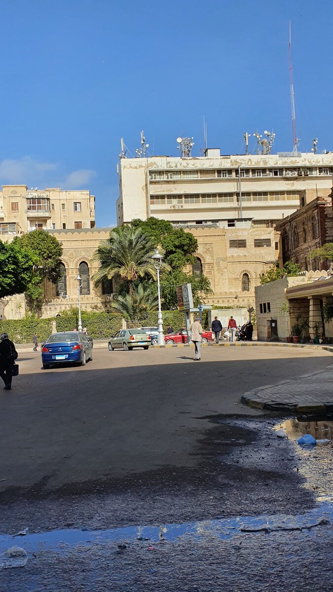 Не советую переезжать в Тель-Авив. Там съем жилья очень дорого ...