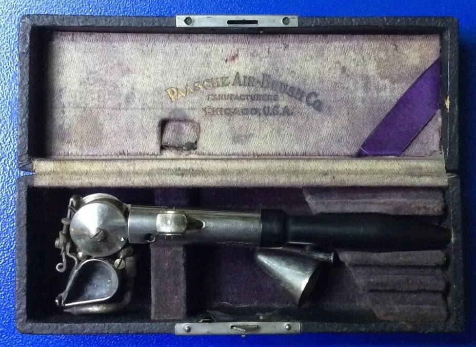 👍Один из первых, активно применявшихся аэрографов (Фото: https://www.drive2.ru)