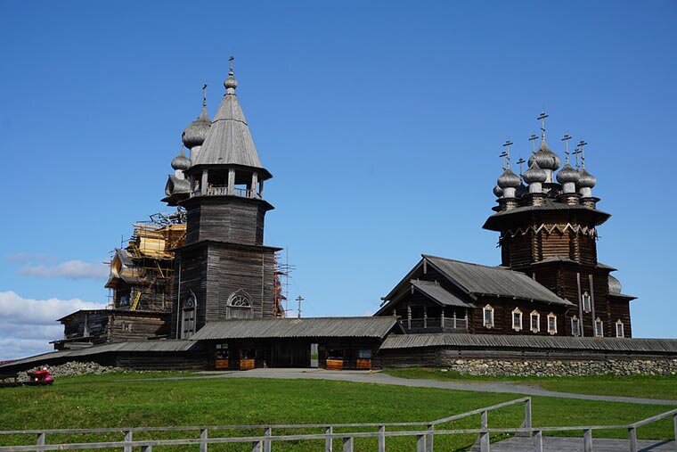 «Кижи», самый знаменитый музей-заповедник Карелии, расположенный на одноимённом острове в Онежском озере