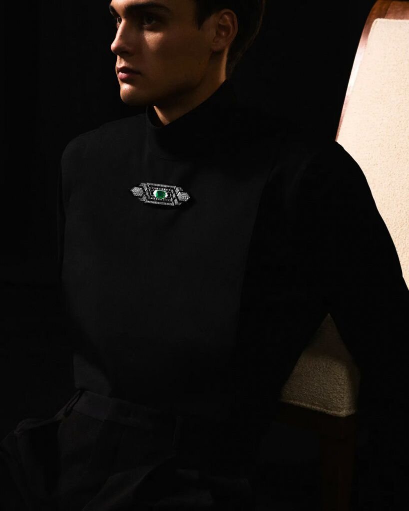 Колье Cravate Emeraude в версии брошь