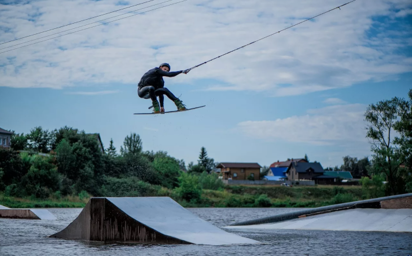 Вейк лебедка. Wake Park Псков. Кабельный вейк парк. Вейк парк Аистово Калининград. Дзержинск вейк парк.