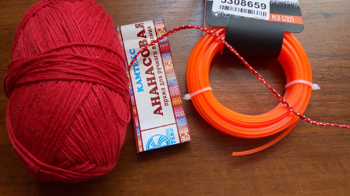 пряжа, сутаж и леска. которые я использовала для создания этой шляпы